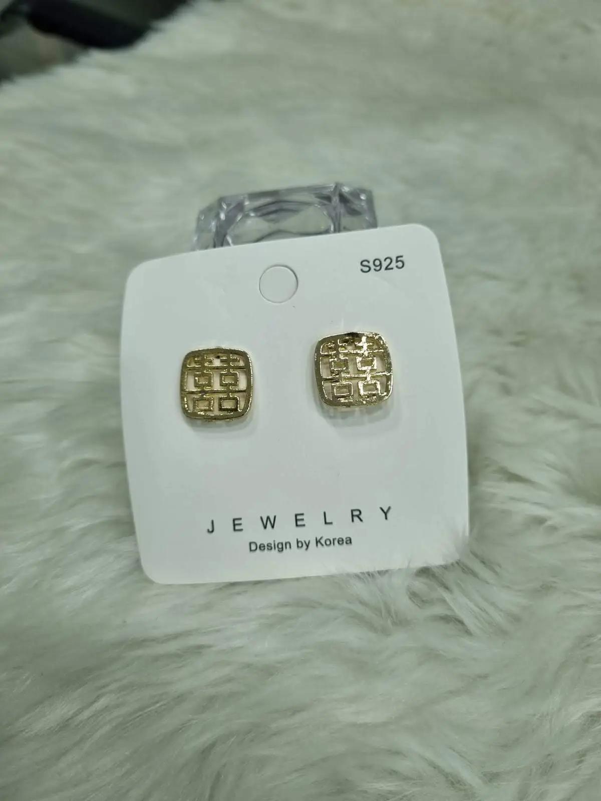 Yellow Gold Plated Vintage Earring